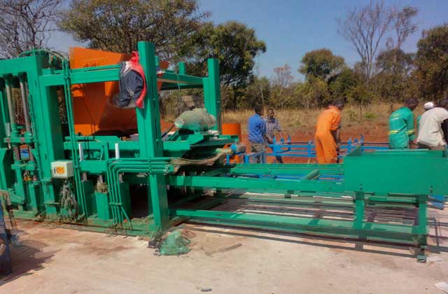 QT12-15 full-automatic concrete brick molding machine Set up in Zambia 